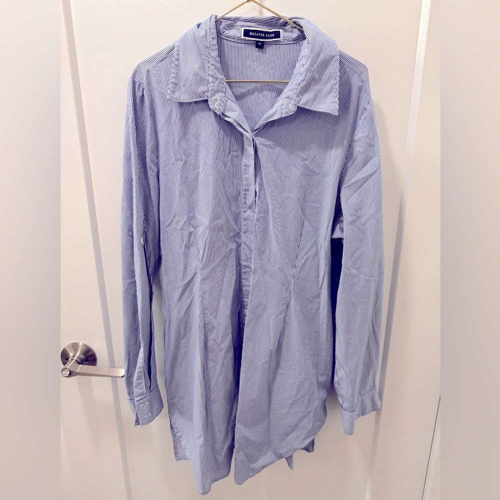 Melanie Lyne long fitted adjusted slim fit dress shirt with pockets